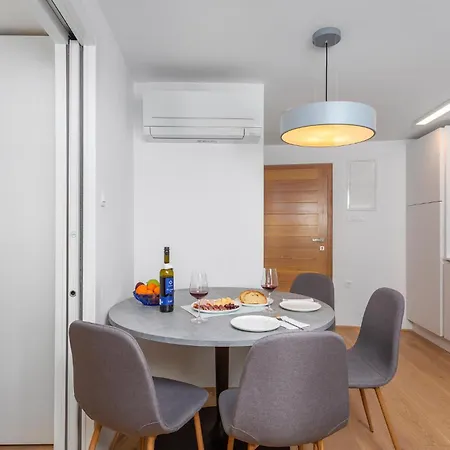 1 Bedroom Cozy In *