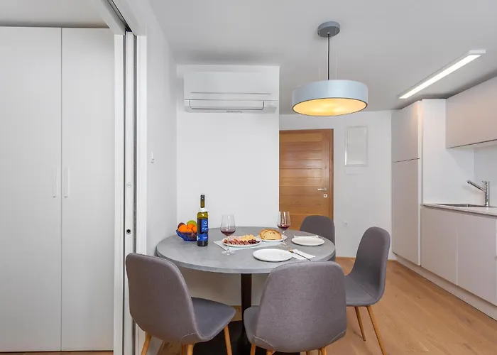 1 Bedroom Cozy In *